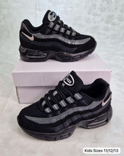 Load image into Gallery viewer, Shoes