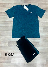 Load image into Gallery viewer, T-shirt