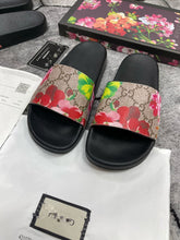Load image into Gallery viewer, Slipper