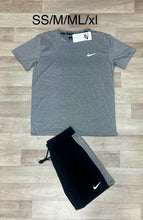 Load image into Gallery viewer, T-shirt