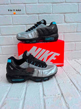 Load image into Gallery viewer, Shoes