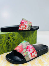 Load image into Gallery viewer, Slipper