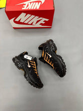Load image into Gallery viewer, Shoes