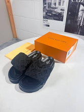 Load image into Gallery viewer, Slipper