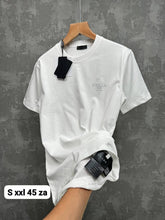 Load image into Gallery viewer, T-shirt