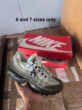 Load image into Gallery viewer, Shoes