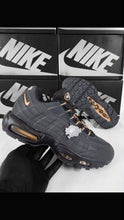 Load image into Gallery viewer, Shoes