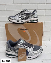 Load image into Gallery viewer, Shoes