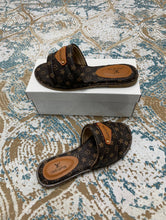 Load image into Gallery viewer, Slipper