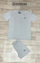 Load image into Gallery viewer, T-shirt