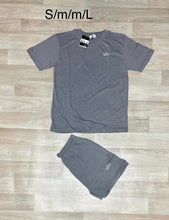 Load image into Gallery viewer, T-shirt