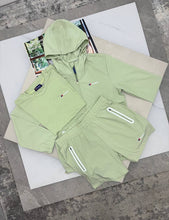 Load image into Gallery viewer, T-shirt