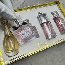 Load image into Gallery viewer, Perfume