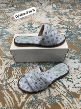 Load image into Gallery viewer, Slipper