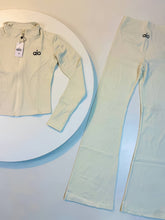 Load image into Gallery viewer, Tracksuit women