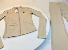 Load image into Gallery viewer, Tracksuit women