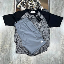 Load image into Gallery viewer, T-shirt