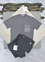Load image into Gallery viewer, T-shirt
