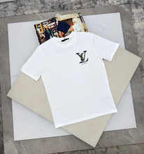 Load image into Gallery viewer, T-shirt