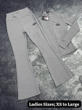 Load image into Gallery viewer, Tracksuit women