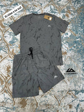 Load image into Gallery viewer, T-shirt
