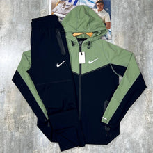 Load image into Gallery viewer, Tracksuit