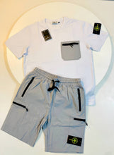 Load image into Gallery viewer, T-shirt
