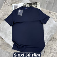 Load image into Gallery viewer, Tshirt