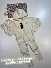 Load image into Gallery viewer, Tracksuit women
