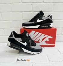 Load image into Gallery viewer, Shoes