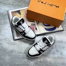 Load image into Gallery viewer, Shoes