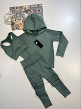 Load image into Gallery viewer, Tracksuit women