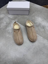 Load image into Gallery viewer, Slipper