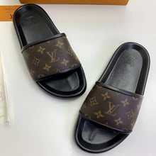 Load image into Gallery viewer, Slipper