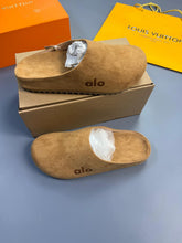 Load image into Gallery viewer, Slipper
