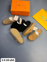 Load image into Gallery viewer, Slipper