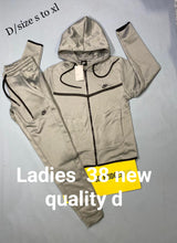 Load image into Gallery viewer, Tracksuit women