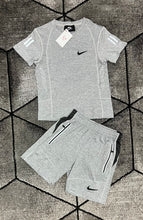 Load image into Gallery viewer, Tshirt