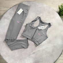 Load image into Gallery viewer, Tracksuit women