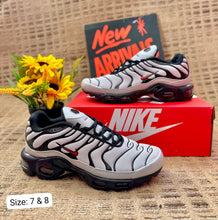 Load image into Gallery viewer, Shoes