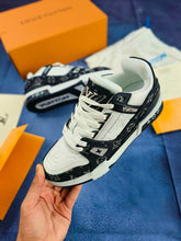 Load image into Gallery viewer, Shoes