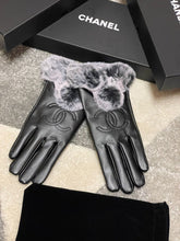 Load image into Gallery viewer, Glove
