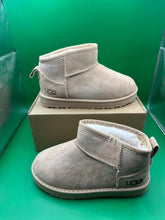Load image into Gallery viewer, Shoes