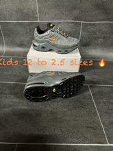 Load image into Gallery viewer, Shoes