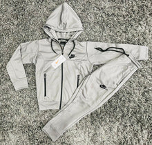 Load image into Gallery viewer, tracksuit Boys