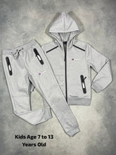 Load image into Gallery viewer, tracksuit Boys