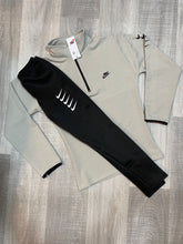 Load image into Gallery viewer, Tracksuit