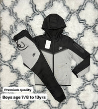Load image into Gallery viewer, tracksuit Boys