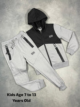 Load image into Gallery viewer, tracksuit Boys