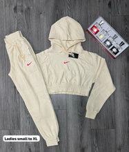 Load image into Gallery viewer, Tracksuit women